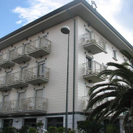 Hotel Smeraldo リド・ディ・カマイオーレ エクステリア 写真