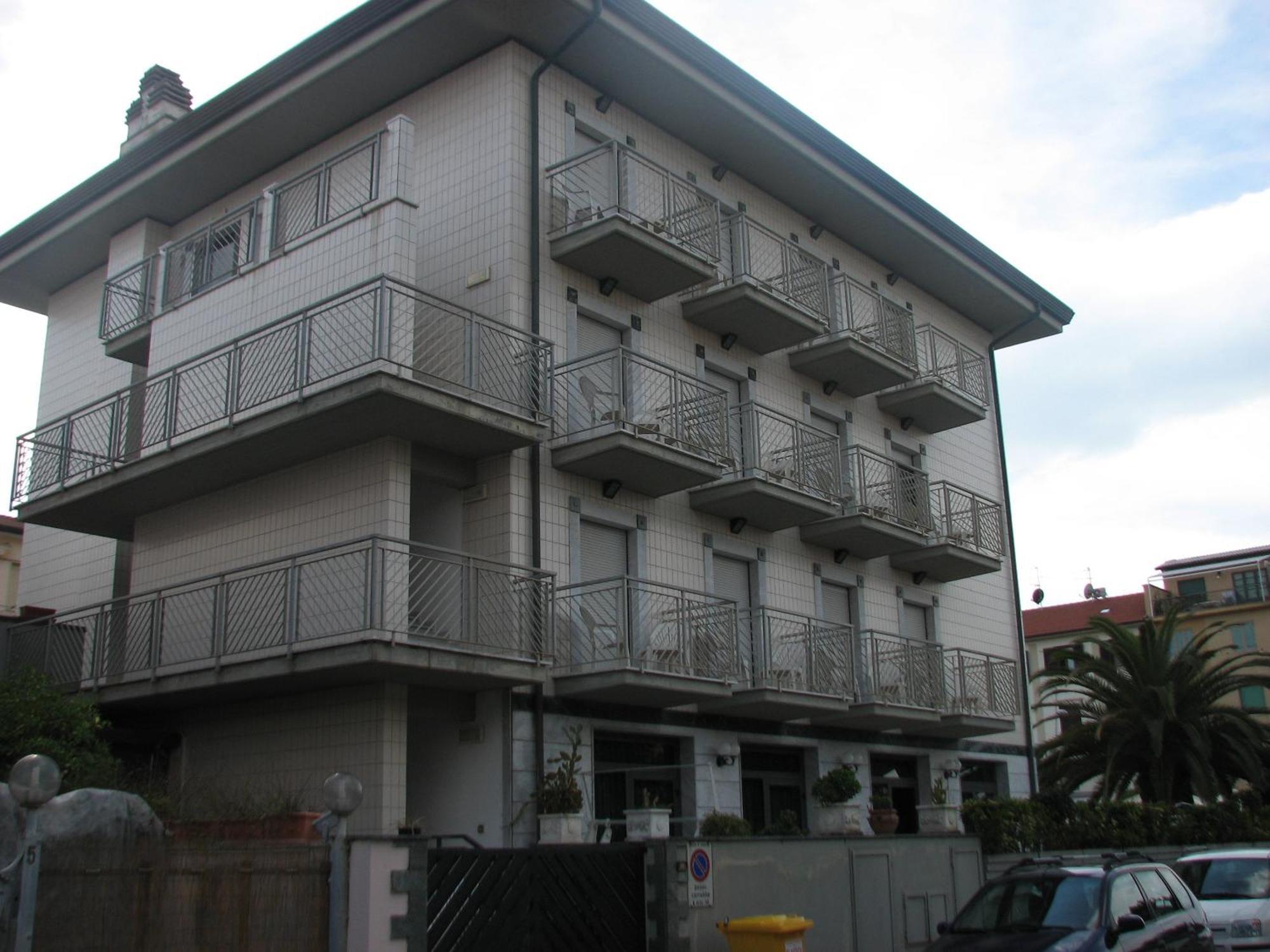 Hotel Smeraldo リド・ディ・カマイオーレ エクステリア 写真