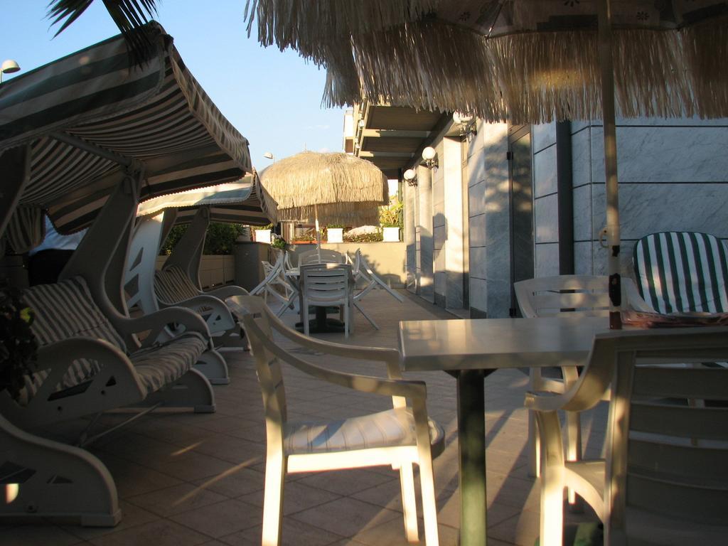 Hotel Smeraldo リド・ディ・カマイオーレ エクステリア 写真