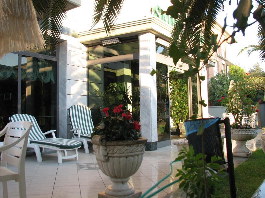 Hotel Smeraldo リド・ディ・カマイオーレ エクステリア 写真