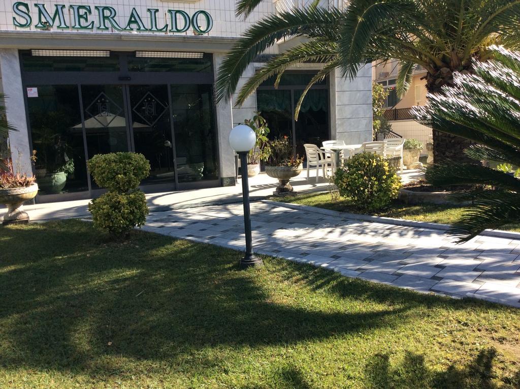 Hotel Smeraldo リド・ディ・カマイオーレ エクステリア 写真