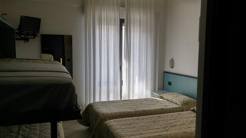 Hotel Smeraldo リド・ディ・カマイオーレ エクステリア 写真